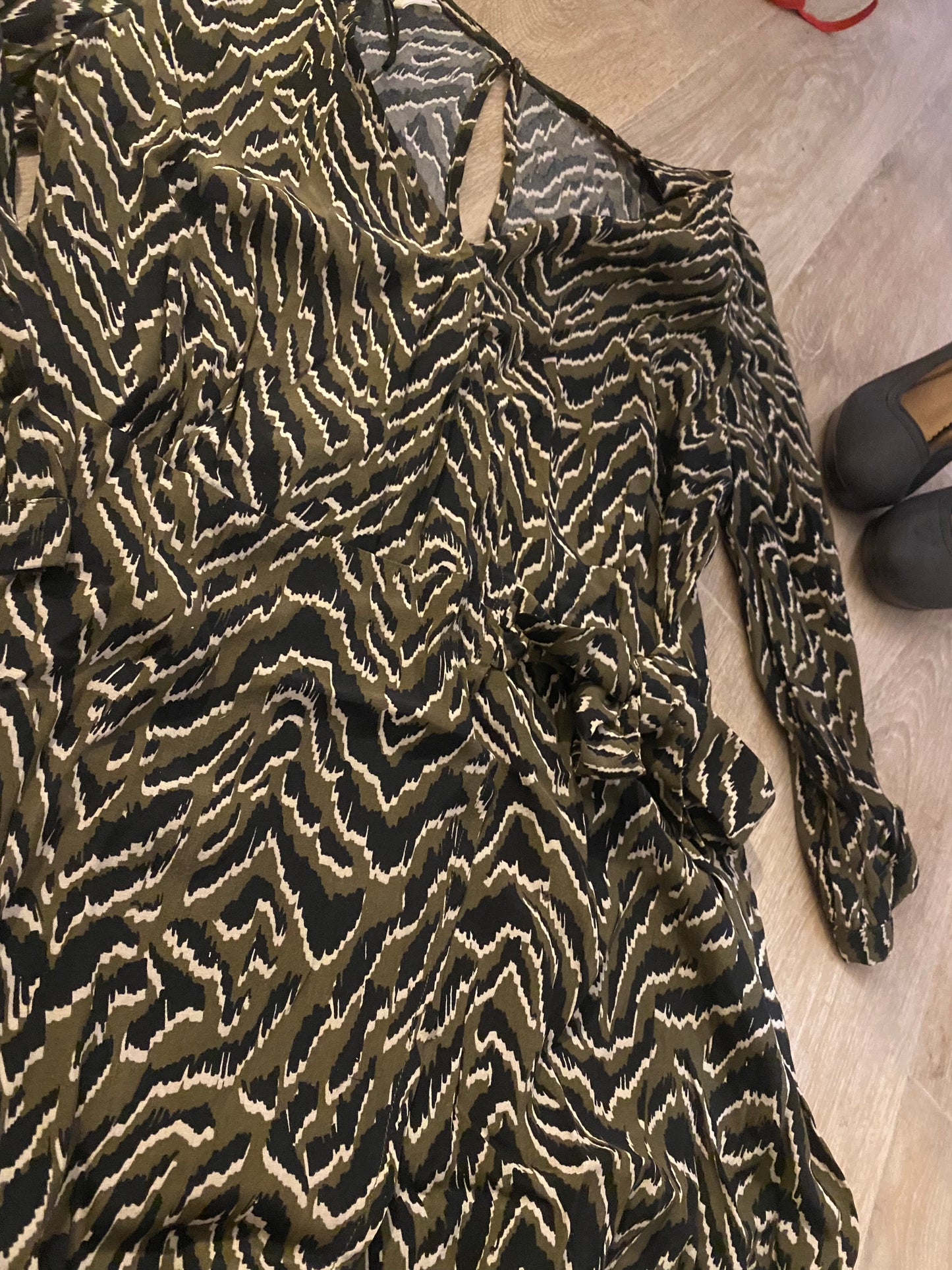 Robe Portefeuille Élégante 🖤 - Mango (Taille L)
