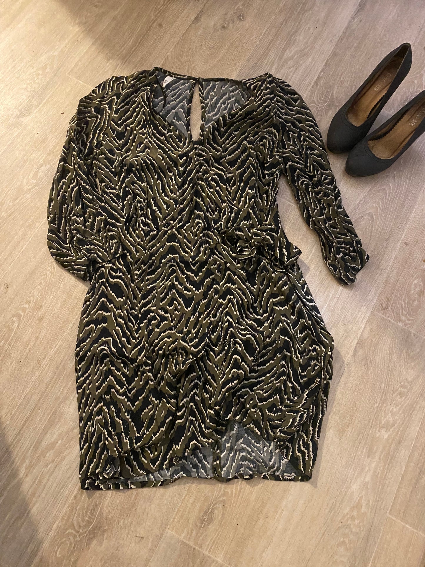 Robe Portefeuille Élégante 🖤 - Mango (Taille L)